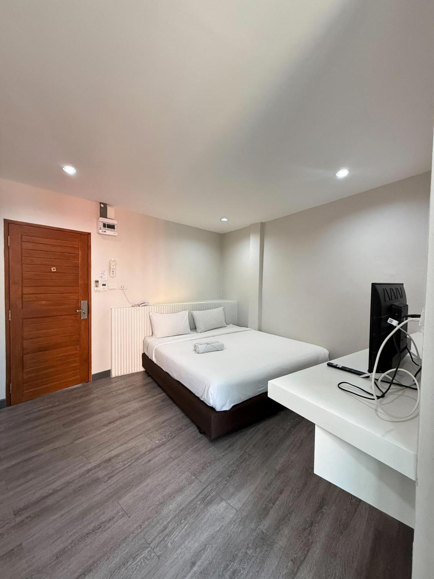 Ma Non Nont Hotel & Apartment Нонтхабури Экстерьер фото